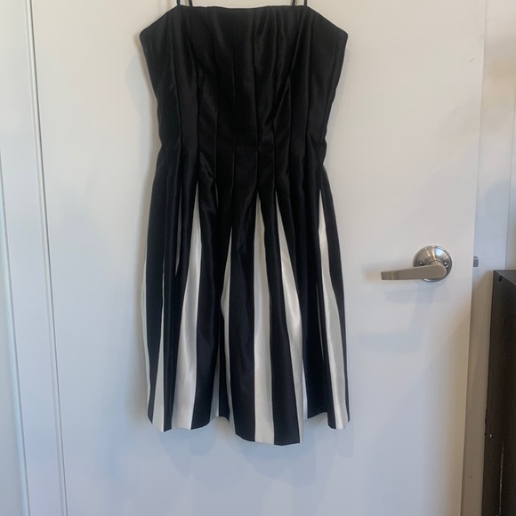 BCBGMAXAZRIA Sleeveless Pleated Dress - Picture 9 of 12